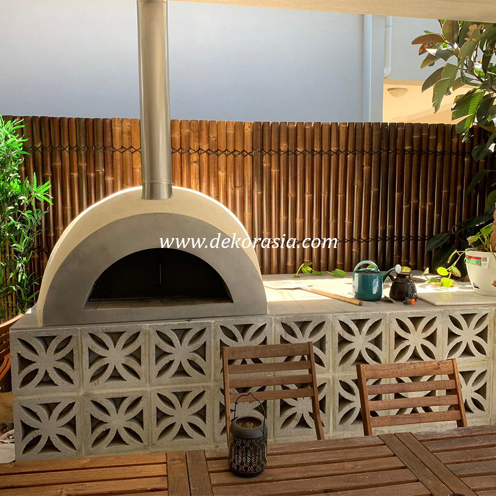 Black half bamboo fence with 3 back slats and black coco rope, including wooden decorative inserted